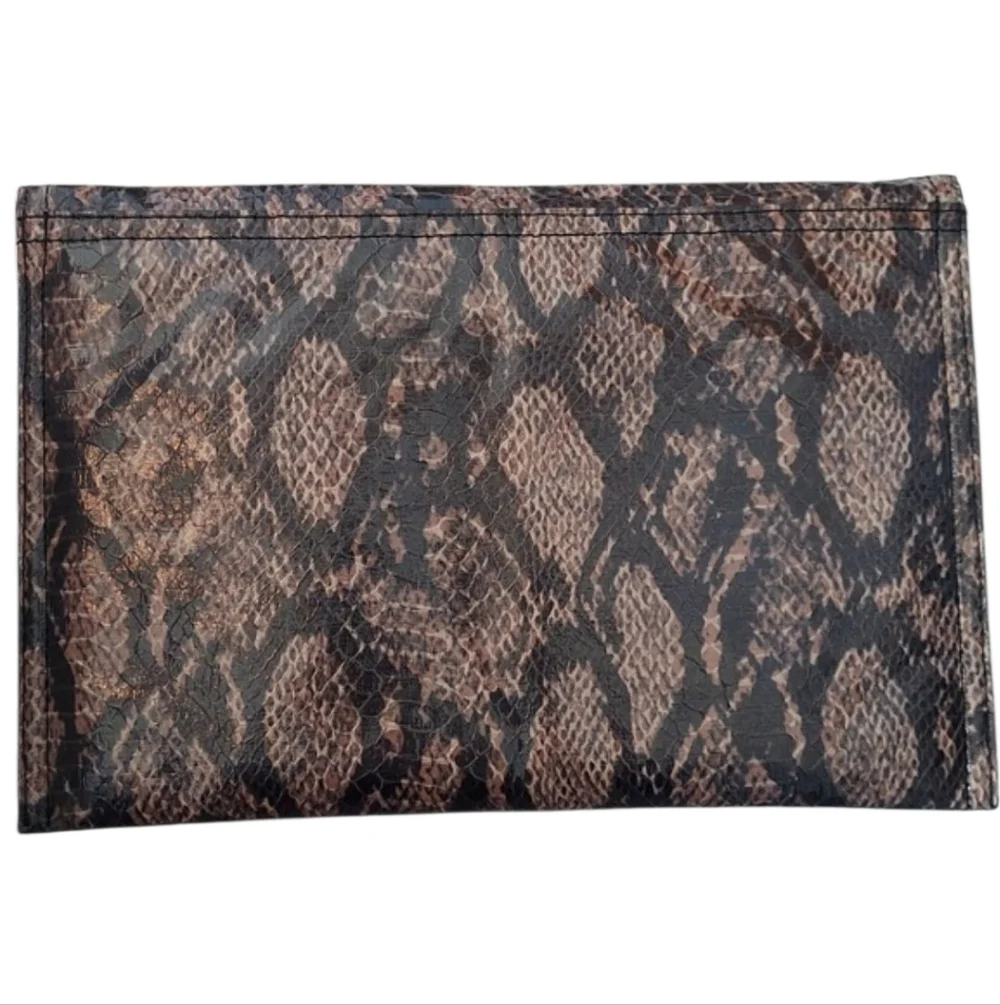 * BCB Generation Elegant Browns Snakeskin Envelope Style Clutch Purse, Like New